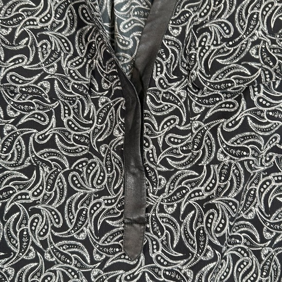 Lauren Vidal Black Paisley Deep V-Neck Long Sleeve Blouse - Picture 9 of 11